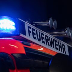Die Feuerwehr löschte den Brand. (Symbolbild) Foto: Marijan Murat/dpa