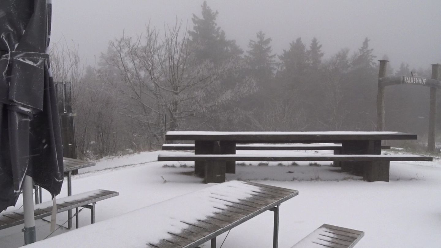 Schnee wird in den kommenden Tagen auch in tieferen Lagen erwartet. Foto: Mike Seeboth/dpa