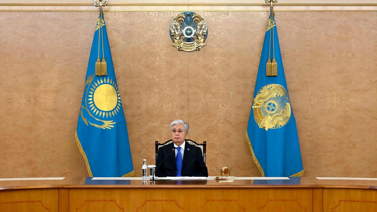 Auch Präsident Tokajew reagierte auf den Brand mit vielen Toten. (Archivbild) Foto: Uncredited/Kazakhstan's Presidential Press/A