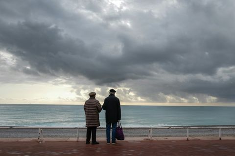 Älteres Paar am Meer