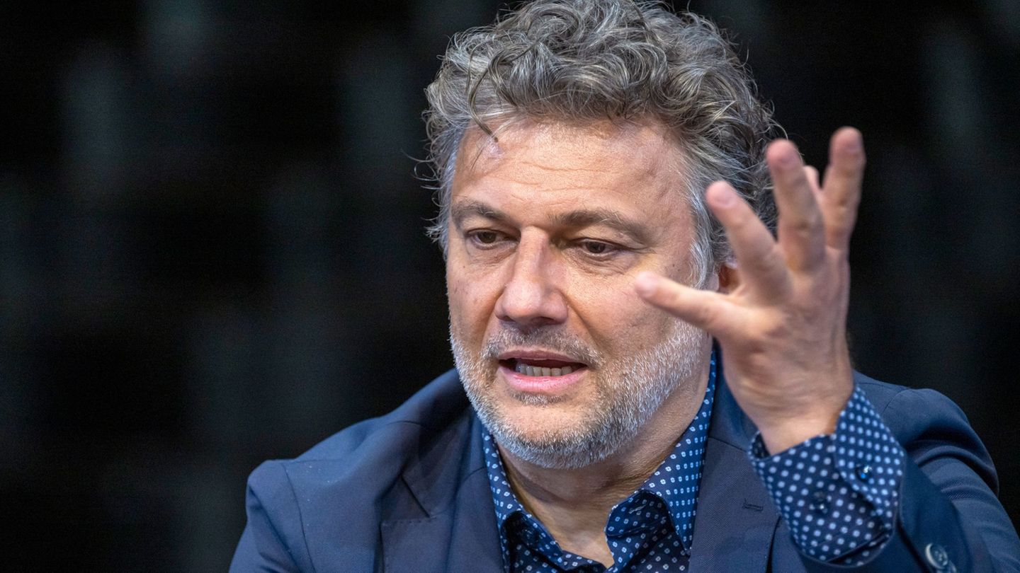 Soziales-Star-Tenor-Kaufmann-Kultur-und-Sport-kitten-Gesellschaft