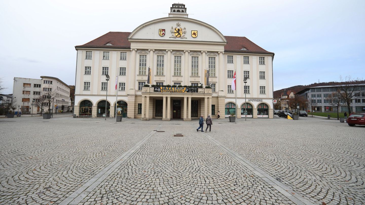 Bei dem Brand gab es keine Verletzten. (Symbolbild) Foto: Bodo Schackow/dpa-Zentralbild/dpa