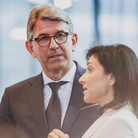 Wolfram Weimer mit Friedrich Merz und Katherina Reiche