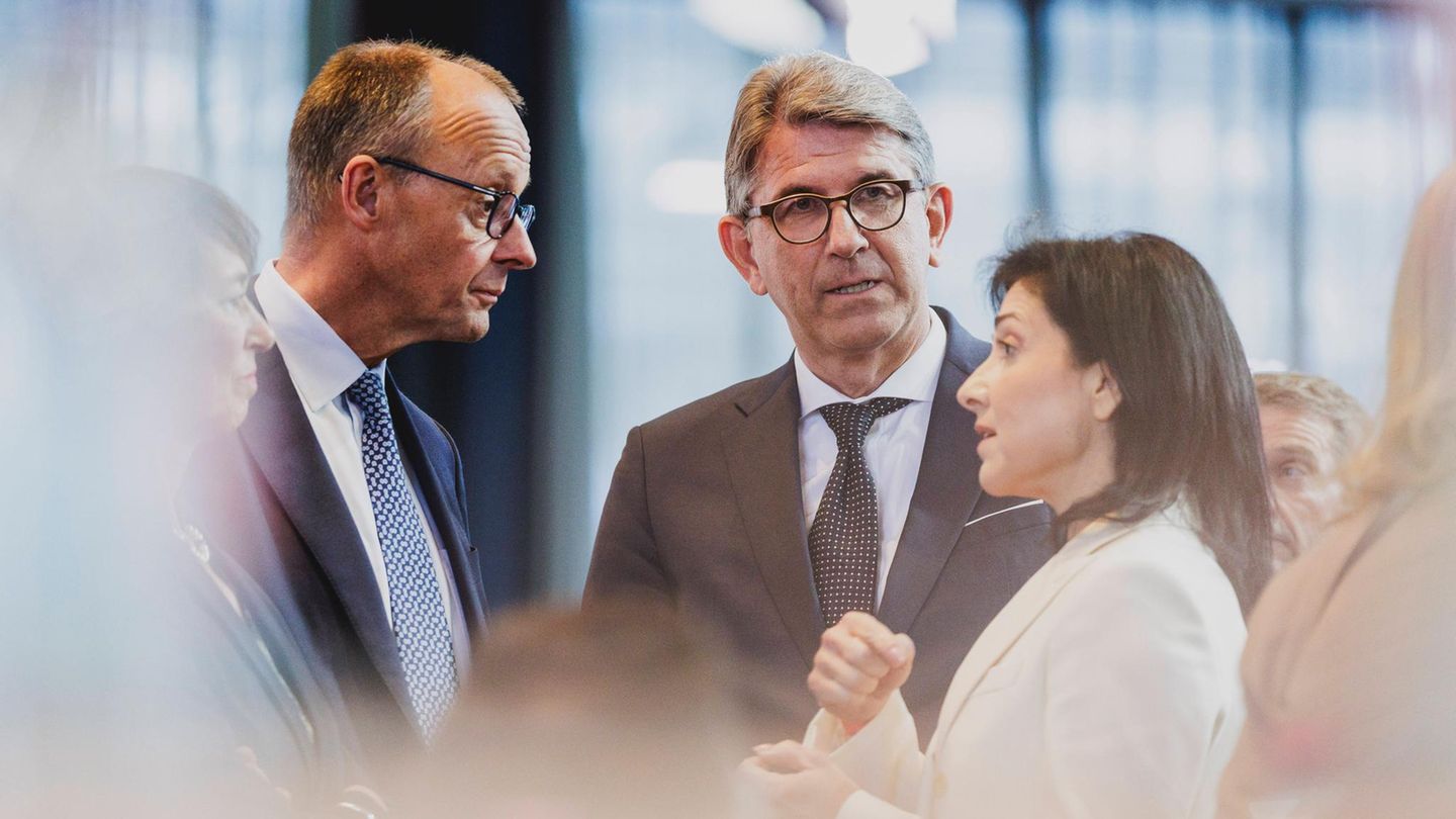 Wolfram Weimer mit Friedrich Merz und Katherina Reiche