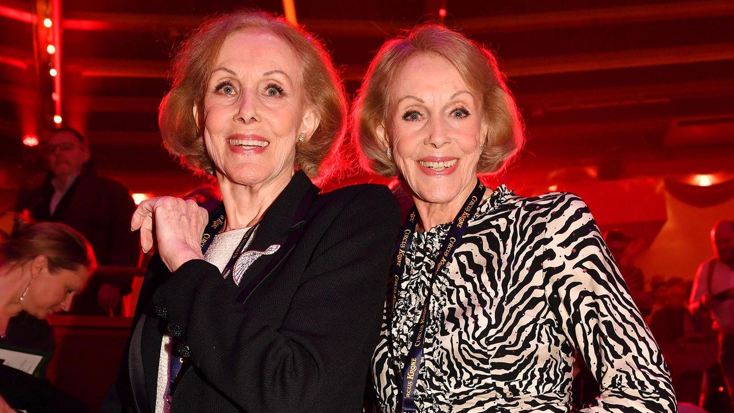 Die Kessler-Zwillinge lächeln