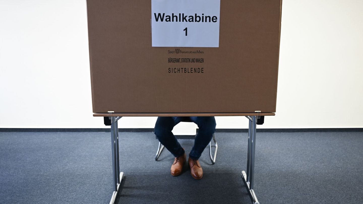 Die nächsten hessischen Kommunalwahlen sind am 15. März 2026. (Symbolbild) Foto: Arne Dedert/dpa