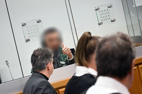 Bislang sind im Prozess gegen das hinter einer Glaswand sitzende mutmaßliche Mitglied der Hisbollah Verhandlungstermine bis Augu