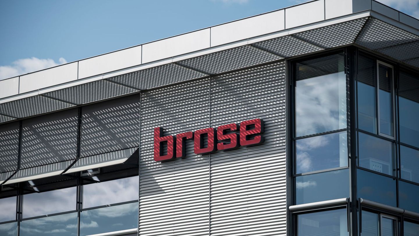 Der Coburger Automobilzulieferer Brose will sich künftig am Bau von Raumfahrtsatelliten beteiligen. Foto: Daniel Vogl/dpa