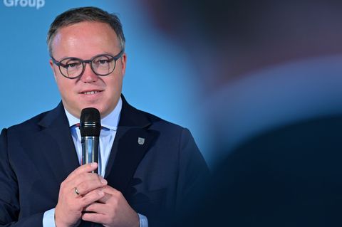 Thüringen Regierungschef will Schüler für eine Reise nach Israel begeistern. Foto: Martin Schutt/dpa