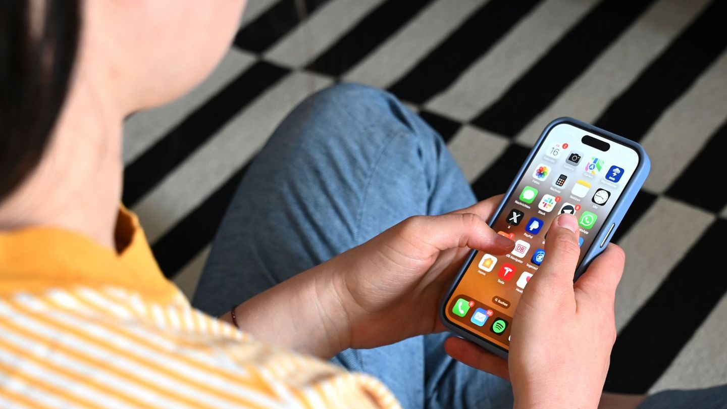 Das Wort "parasocial" ist das Wort des Jahres des Cambridge Dictionary. Foto: Elisa Schu/dpa