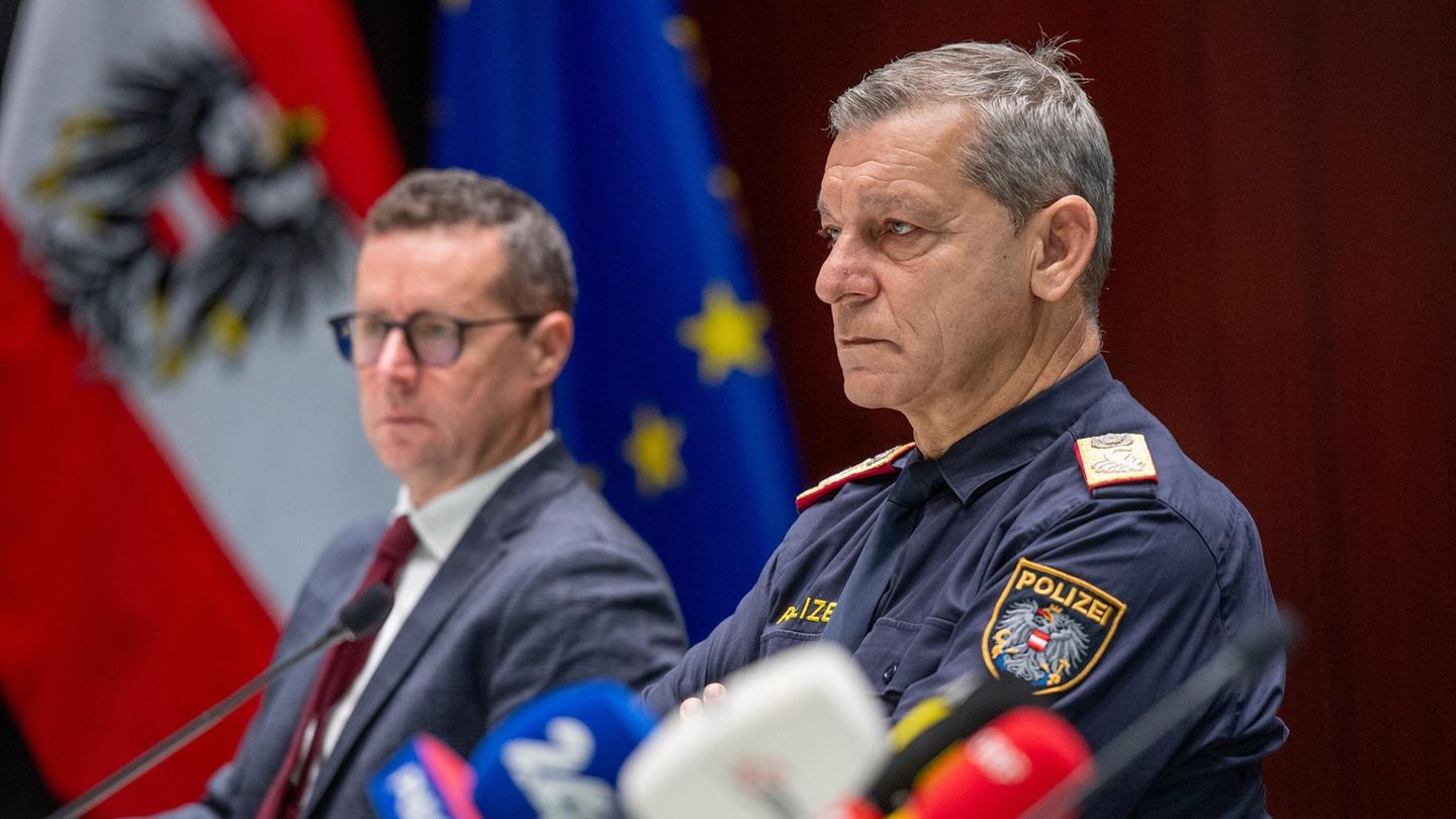 V stanovanju v Innsbrucku našli trupli matere in hčerke, osumljen dvojni umor