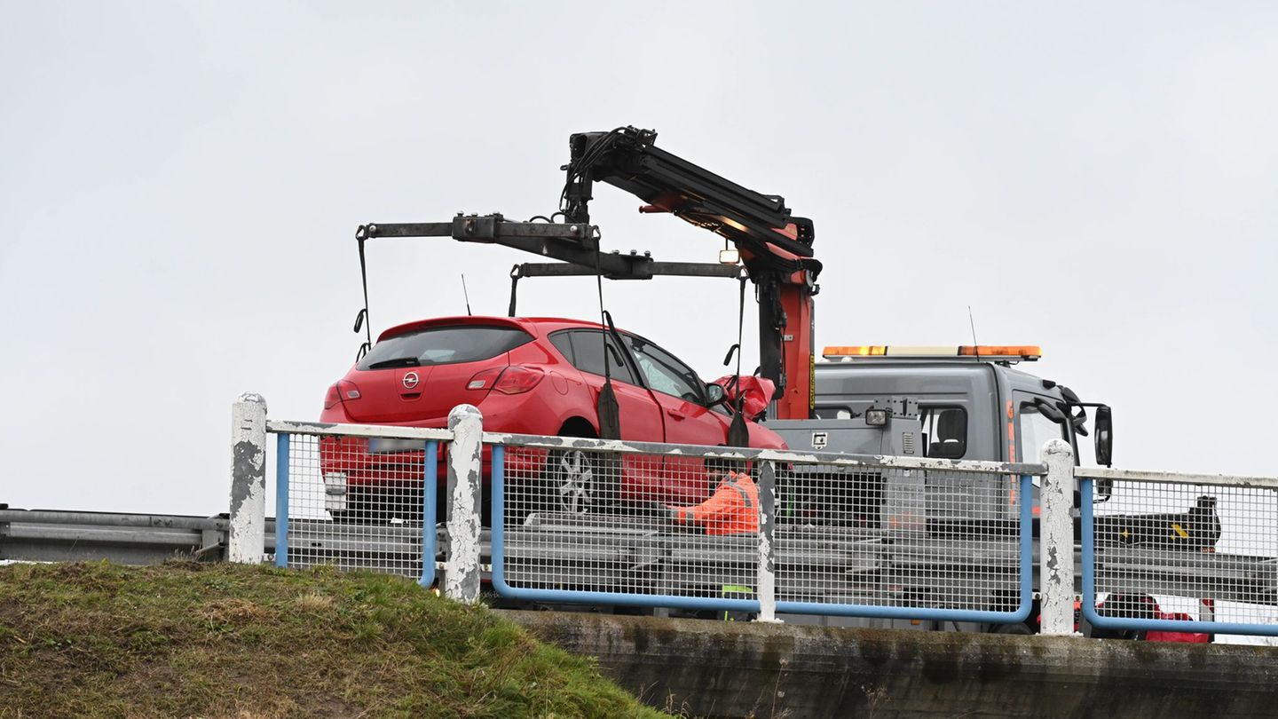 Die A20 in Fahrtrichtung Lübeck ist derzeit wegen eines schweren Unfalls voll gesperrt. Foto: Stefan Sauer/dpa