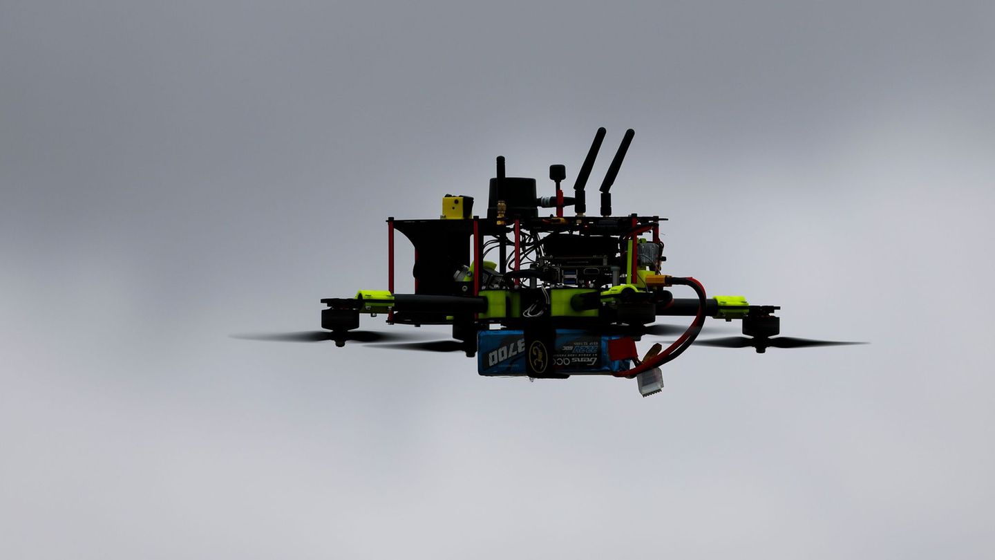 Thomas Röwekamp möchte sich als Vorsitzender des Verteidigungsausschusses des Bundes ein Bild über die Bedrohung und Abwehr von