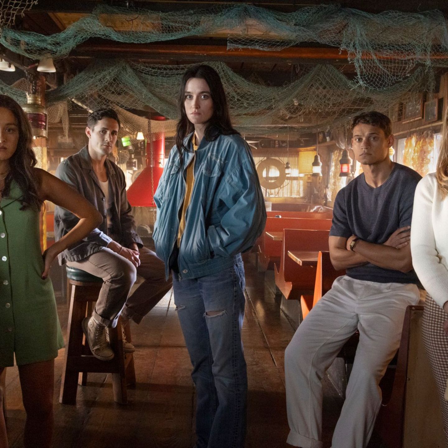 Schöne junge Menschen, denen ein blutiger Slasher-Albtraum bevorsteht: Chase Sui Wonders, Jonah Hauer-King, Sarah Pidgeon, Tariq Withers und Madelyn Cline (von links) spielen die Hauptrollen in "Ich weiß, was du letzten Sommer getan hast".