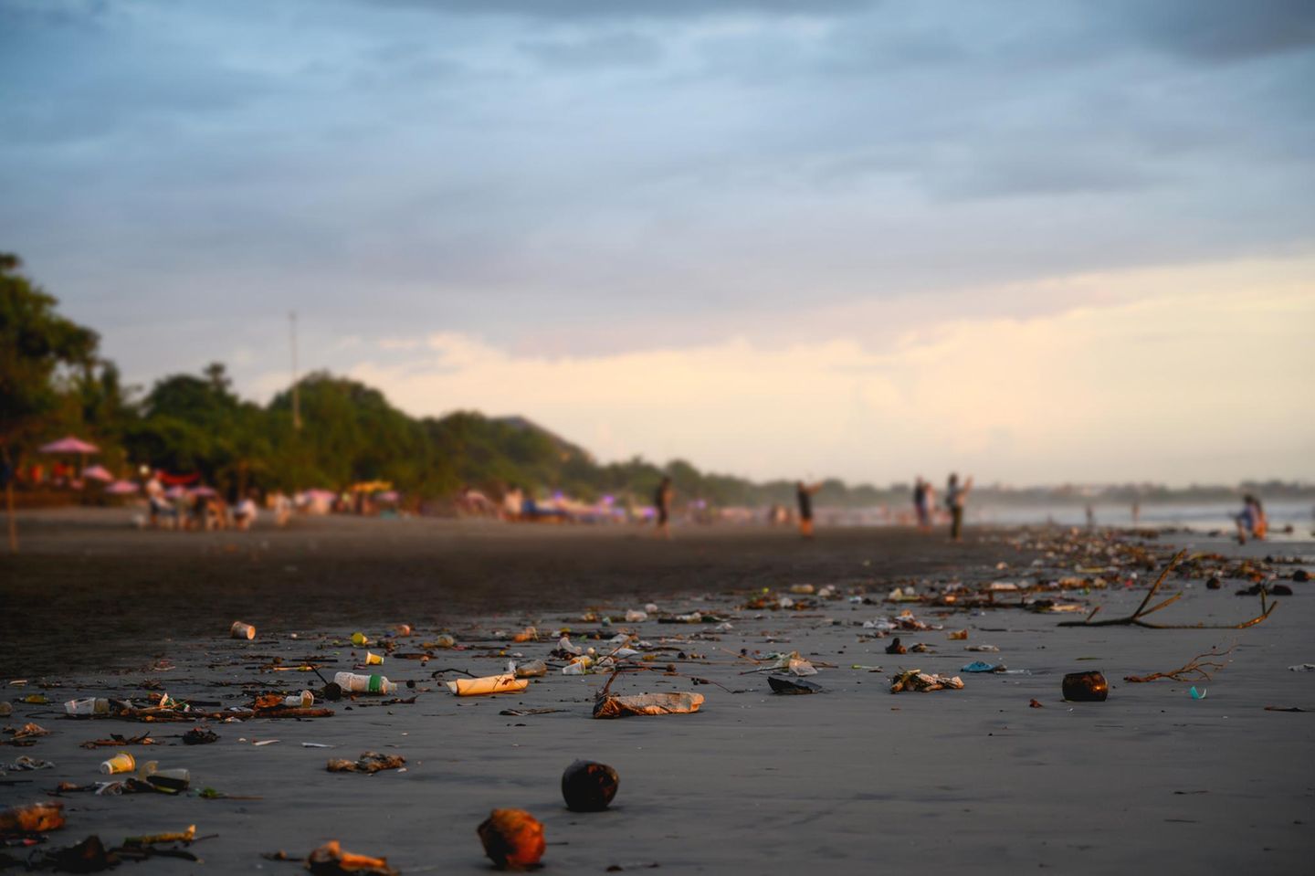 Müll am Strand von Bali