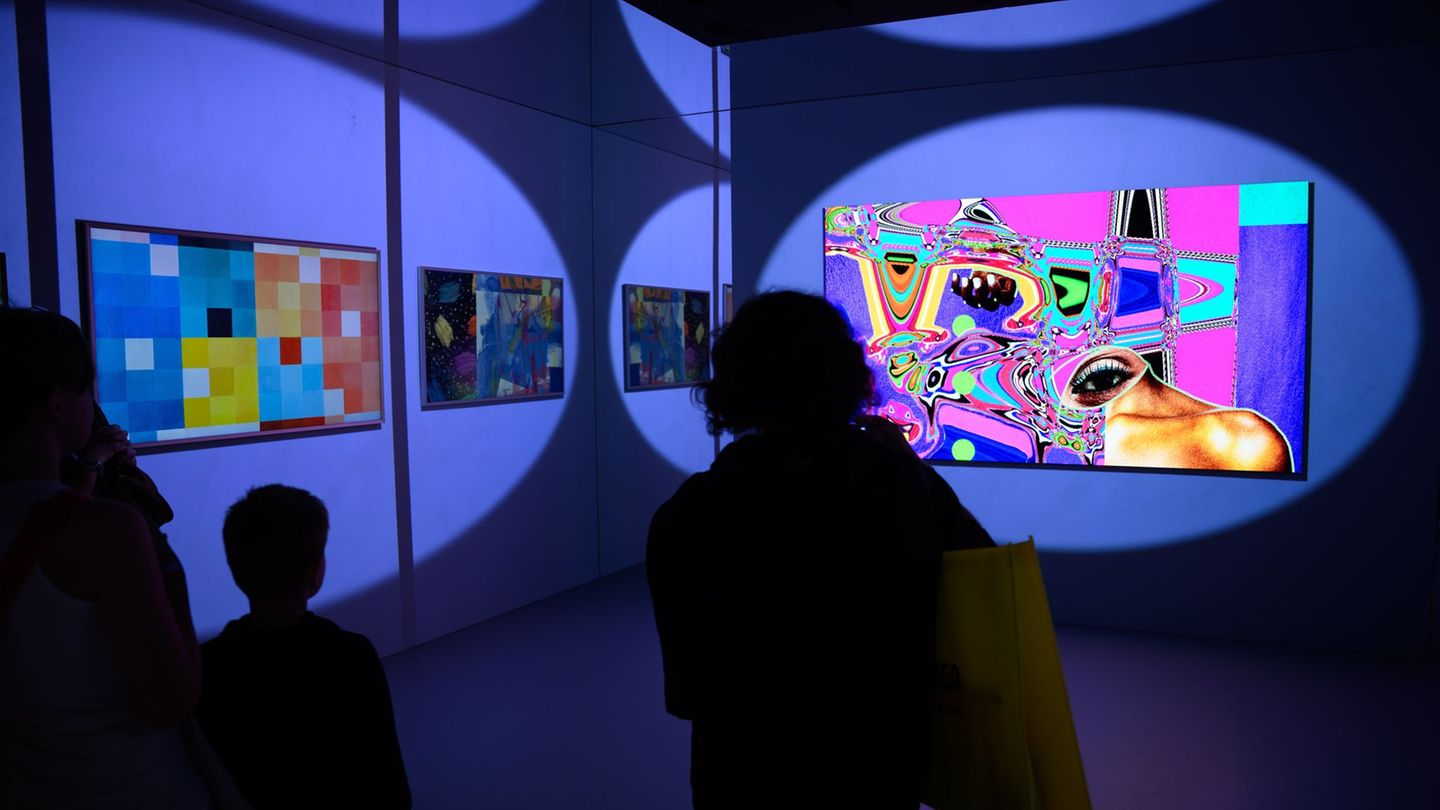 Televizorji in pametni telefoni pred božičem precej cenejši