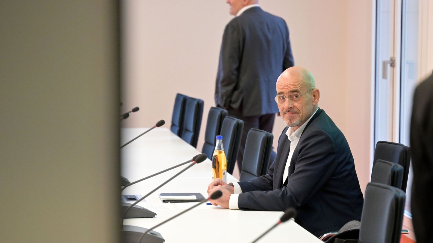 Brandenburgs BSW-Fraktionschef Niels-Olaf Lüders äußert sich zur Lage in seiner Fraktion (Archivbild). Foto: Michael Bahlo/dpa