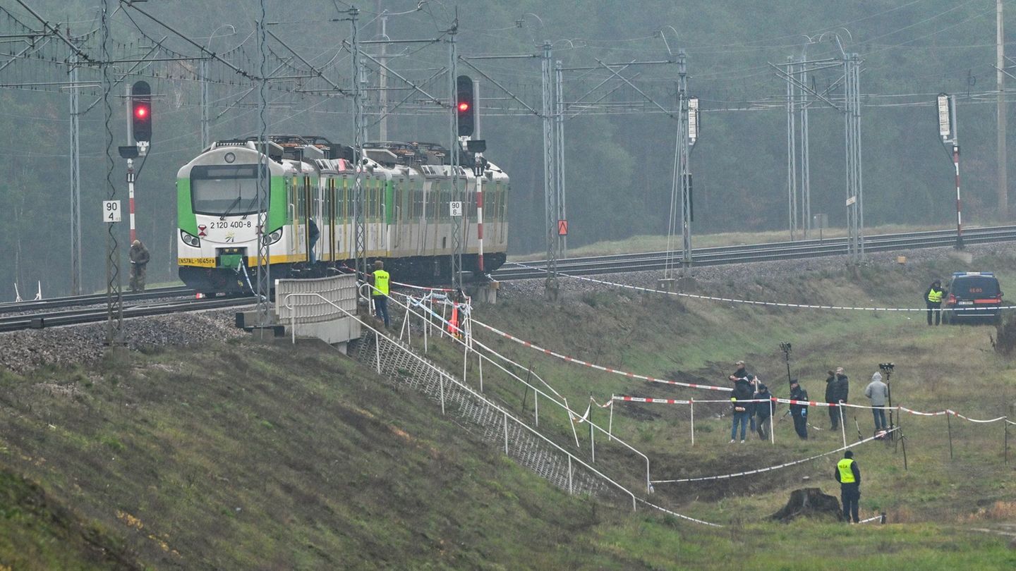 Polen verdächtigt zwei Ukrainer, im Auftrag Moskaus einen Anschlag auf eine Bahnstrecke ausgeführt zu haben. (Archivbild) Foto: