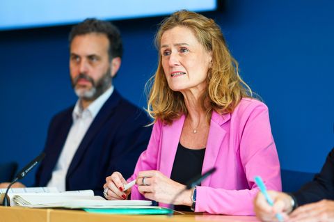 Finanzministerin Silke Schneider (Grüne) legt eine Nachschiebeliste für den Haushalt 2026 vor. (Archivbild) Foto: Frank Molter/d