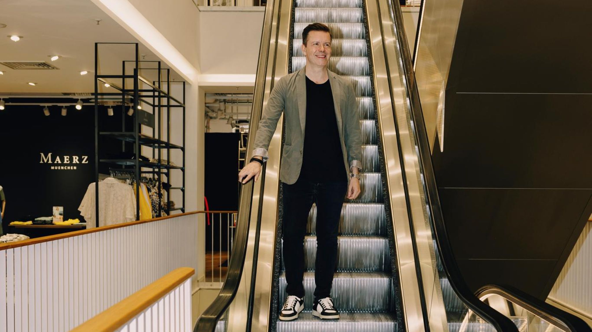 Kaufhaus-Betreiber Greiner auf Rolltreppe