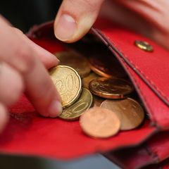 Bus- und Bahnfahren in Nordhessen wird ab 2026 teurer. (Symbolbild) Foto: Jan Woitas/dpa