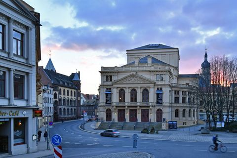 Am Altenburger Landestheater ist eine Theateraufführung mit anschließender Podiumsdiskussion geplant. (Archivbild) Foto: Martin