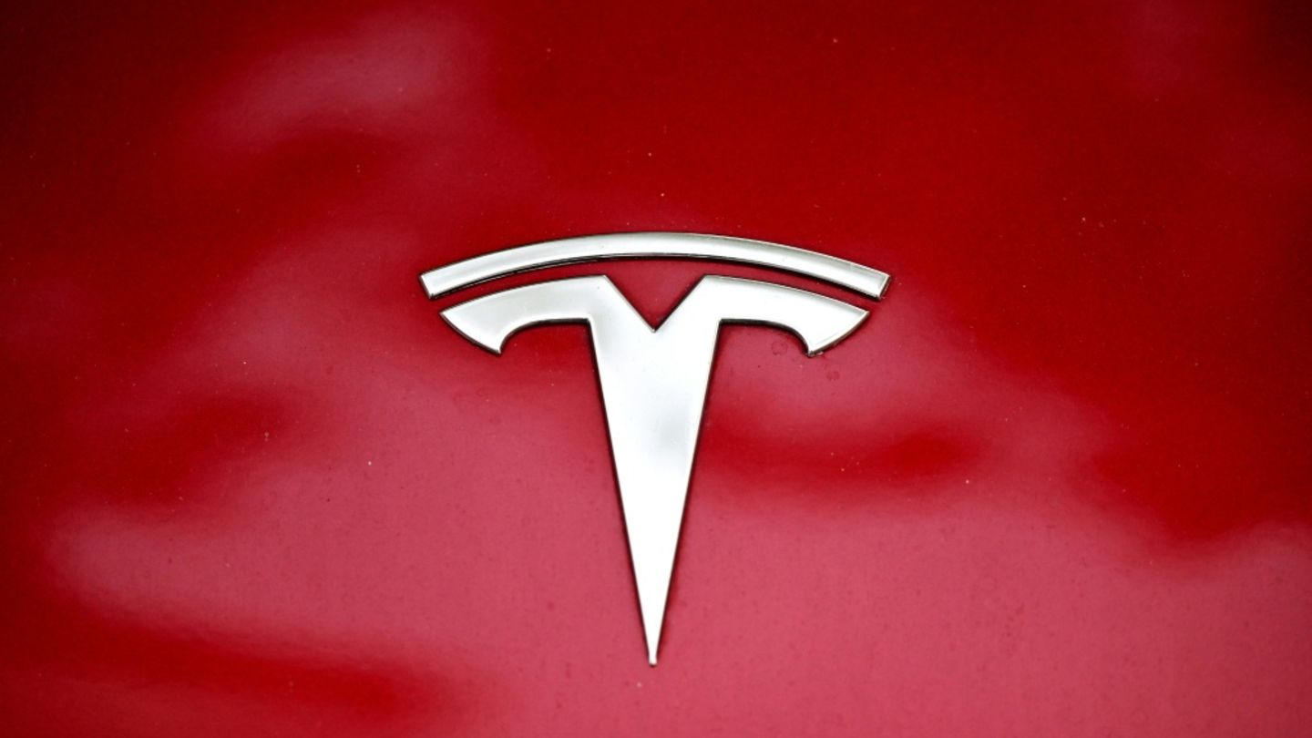 Logo des Elektroautoherstellers Tesla