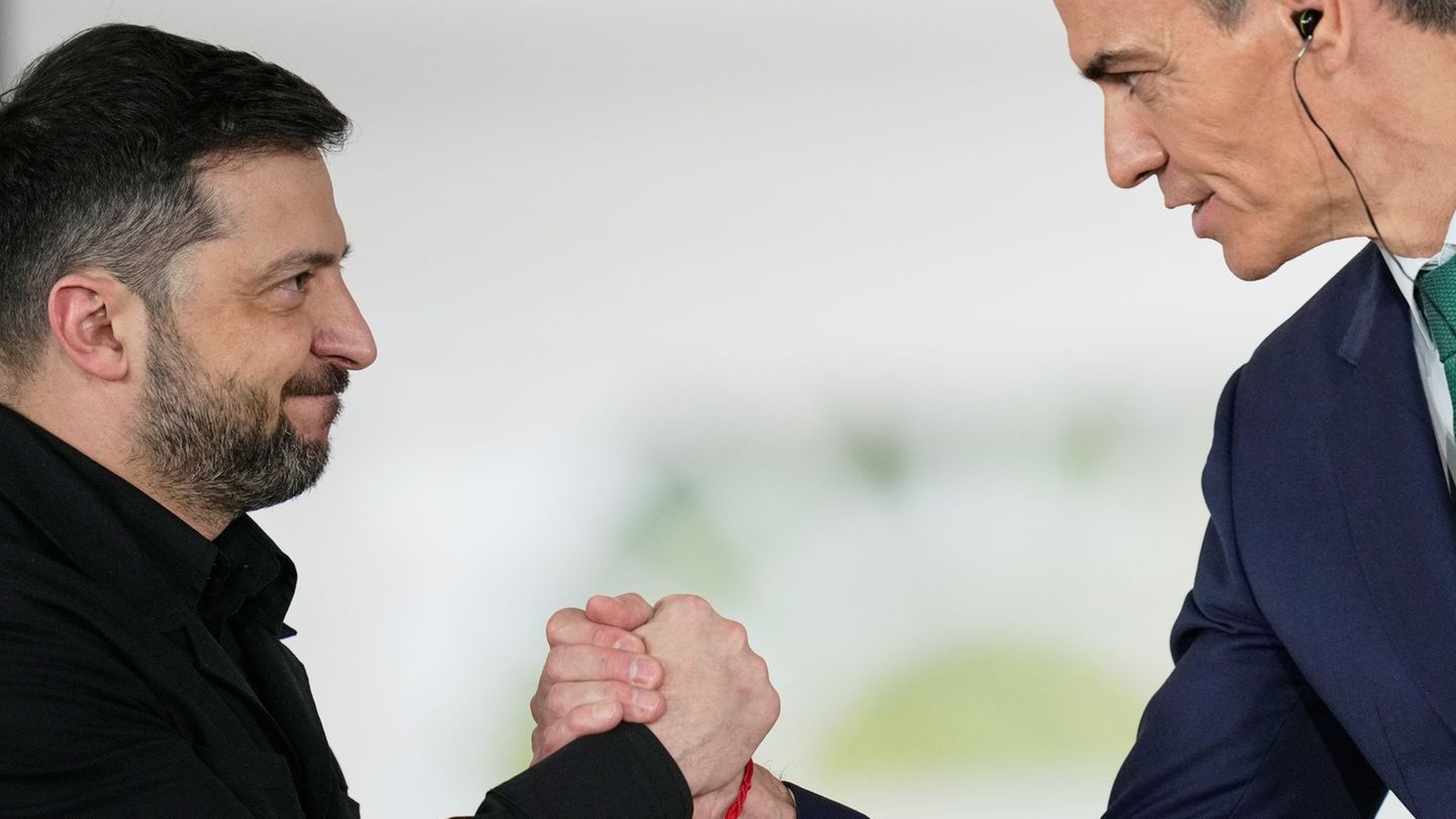 Sánchez bekräftigte die "vollständige und entschiedene" Unterstützung Spaniens für die Ukraine. Foto: Bernat Armangue/AP/dpa