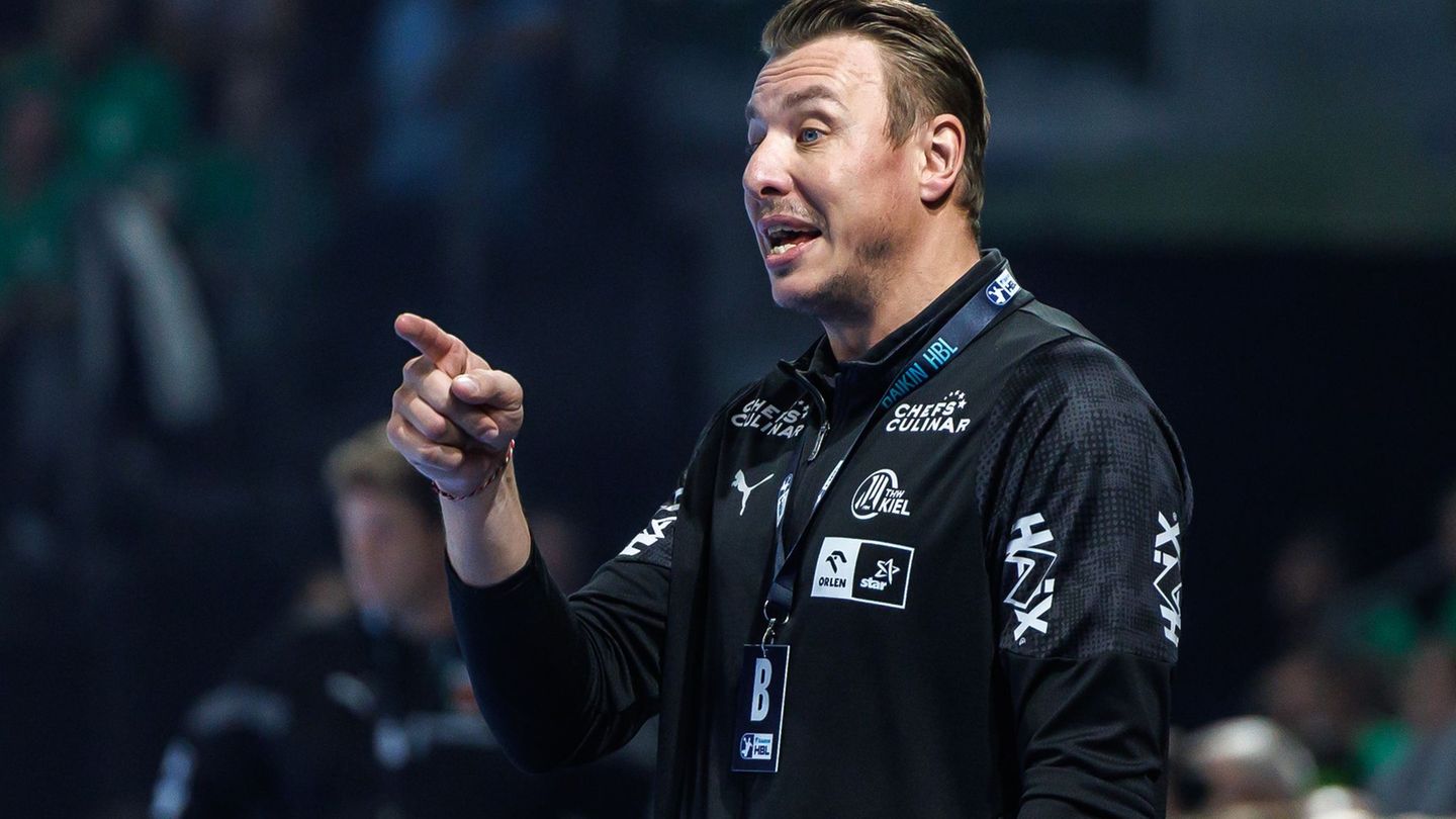 Trainer Filip Jicha und der THW Kiel gewannen gegen den BSV Bern. Foto: Andreas Gora/dpa