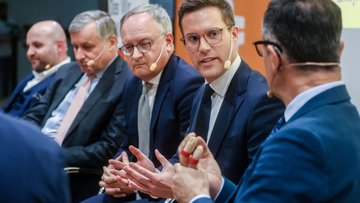 CDU-Spitzenkandidat Manuel Hagel könnte sich eine Koalition aus CDU, SPD und FDP vorstellen. Foto: Christoph Schmidt/dpa