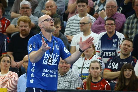 Trainer Ales Pajovic und die SG Flensburg-Handewitt hatten den rumänischen Club Potaissa Turda zu Gast. Foto: Michael Hundt/dpa
