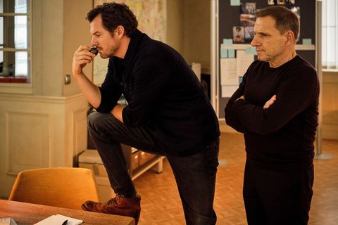 Sebastian Bootz (Felix Klare, links) und Thorsten Lannert (Richy Müller) versuchen im "Tatort: Überlebe wenigstens bis morgen" die Einsamkeit einer jungen Frau zu ergründen. Deren Leiche wird Monate nach ihrem Ableben zufällig beim Brand in einem Mietshaus entdeckt.