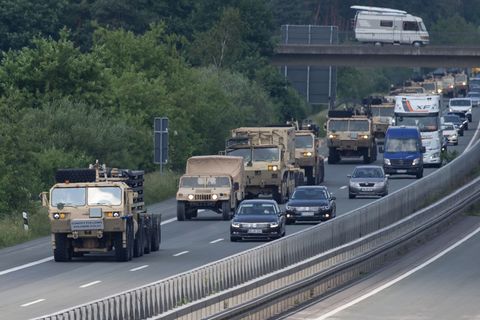 In Notfallsituationen sollen Militärs künftig von bestimmten Regeln für den Güterverkehr ausgenommen werden. (Archivbild) Foto: