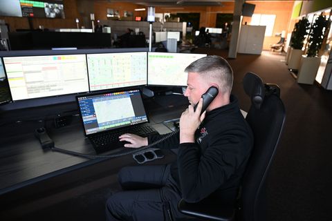 "112 – KI rettet Leben" heißt das Projekt, mit dem der DRK-Rettungsdienst in Ravensburg experimentiert hat. Foto: Felix Kästle/d