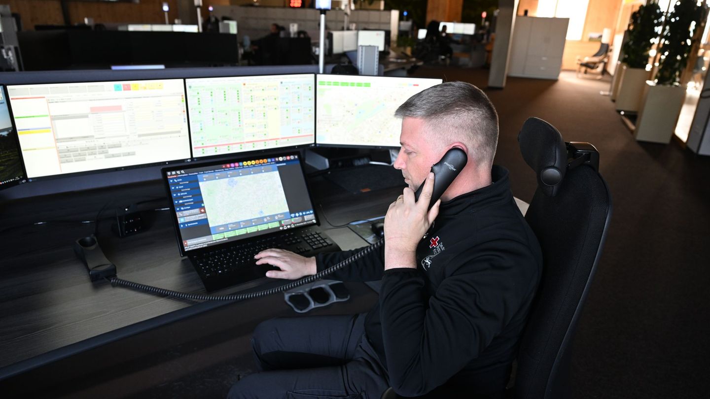 "112 – KI rettet Leben" heißt das Projekt, mit dem der DRK-Rettungsdienst in Ravensburg experimentiert hat. Foto: Felix Kästle/d