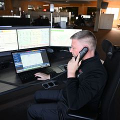 "112 – KI rettet Leben" heißt das Projekt, mit dem der DRK-Rettungsdienst in Ravensburg experimentiert hat. Foto: Felix Kästle/d