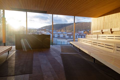 Der reguläre Bade- und Saunabetrieb in der neuen Therme in Bad Dürkheim beginnt am 21. November 2025. Foto: Uwe Anspach/dpa