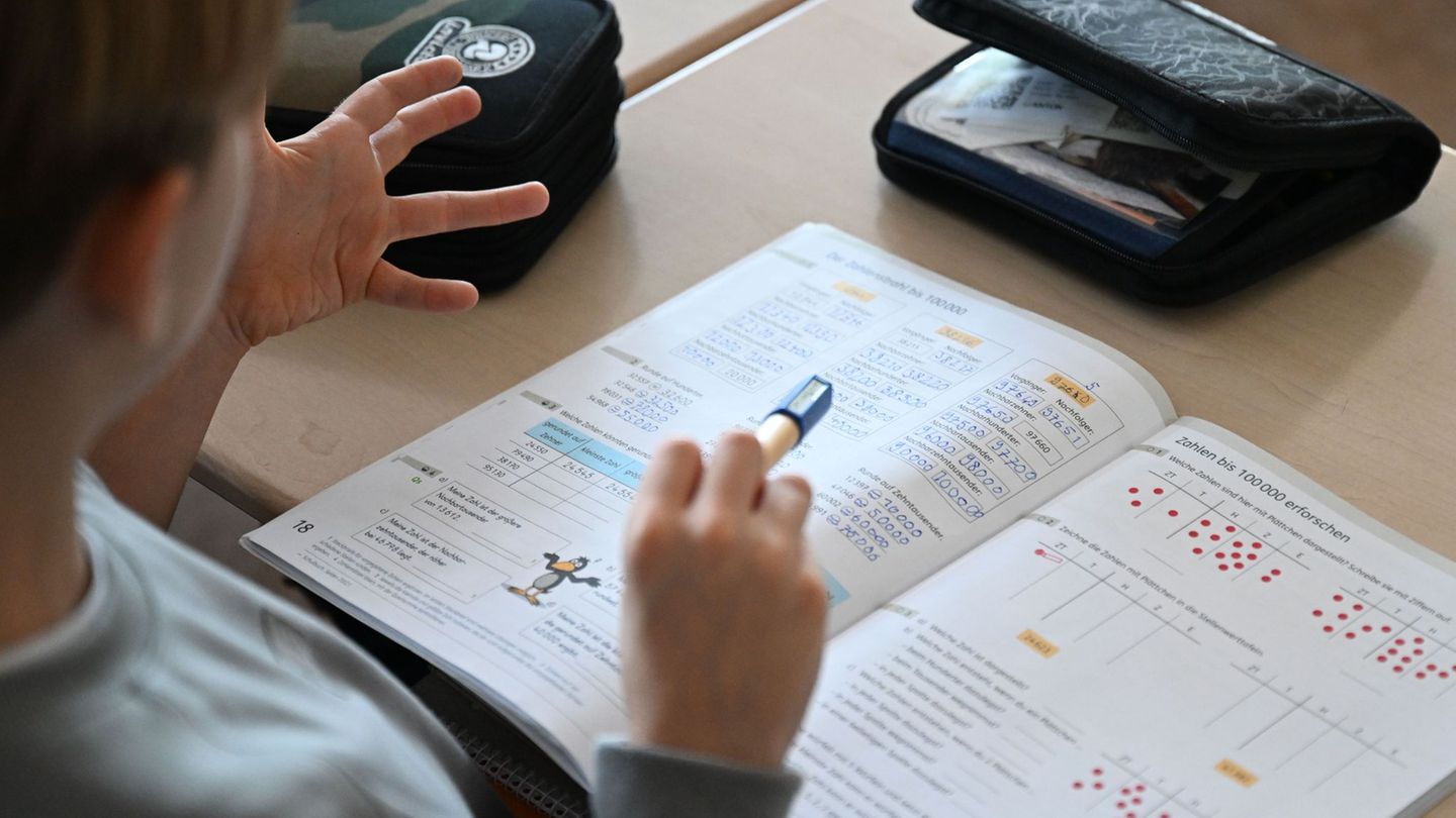 Auf welche Schulart geht es nach der Grundschule? Darüber entscheidet unter anderem der Leistungstest Kompass 4 mit. (Archivbild