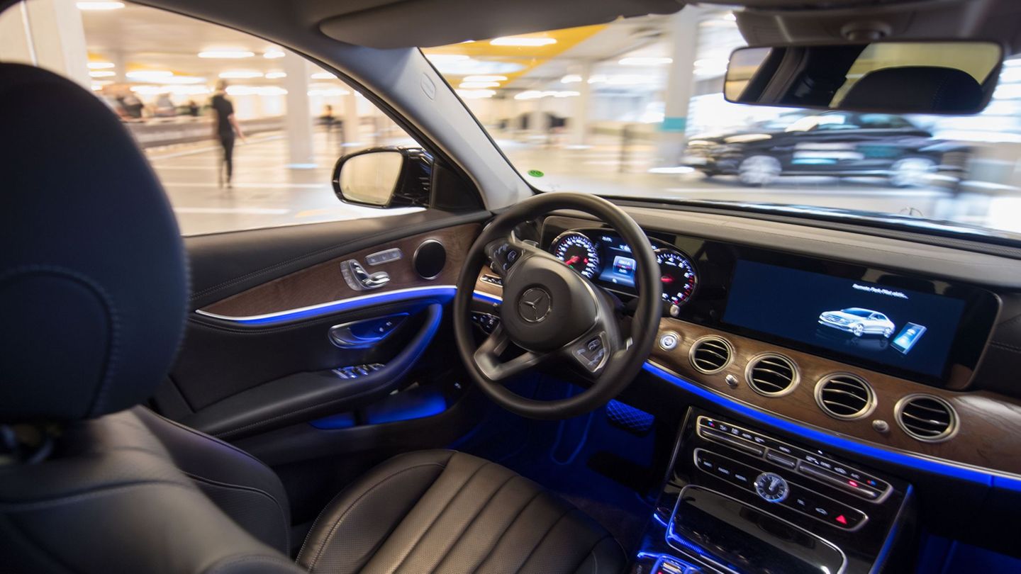Mercedes-Benz gehört beim autonomen Fahren zu den Vorreitern. (Archivbild) Foto: Marijan Murat/dpa