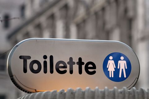 Öffentliche Toiletten werden immer wieder auch Ziel von Vandalismus. (Symbolbild) Foto: picture alliance / dpa