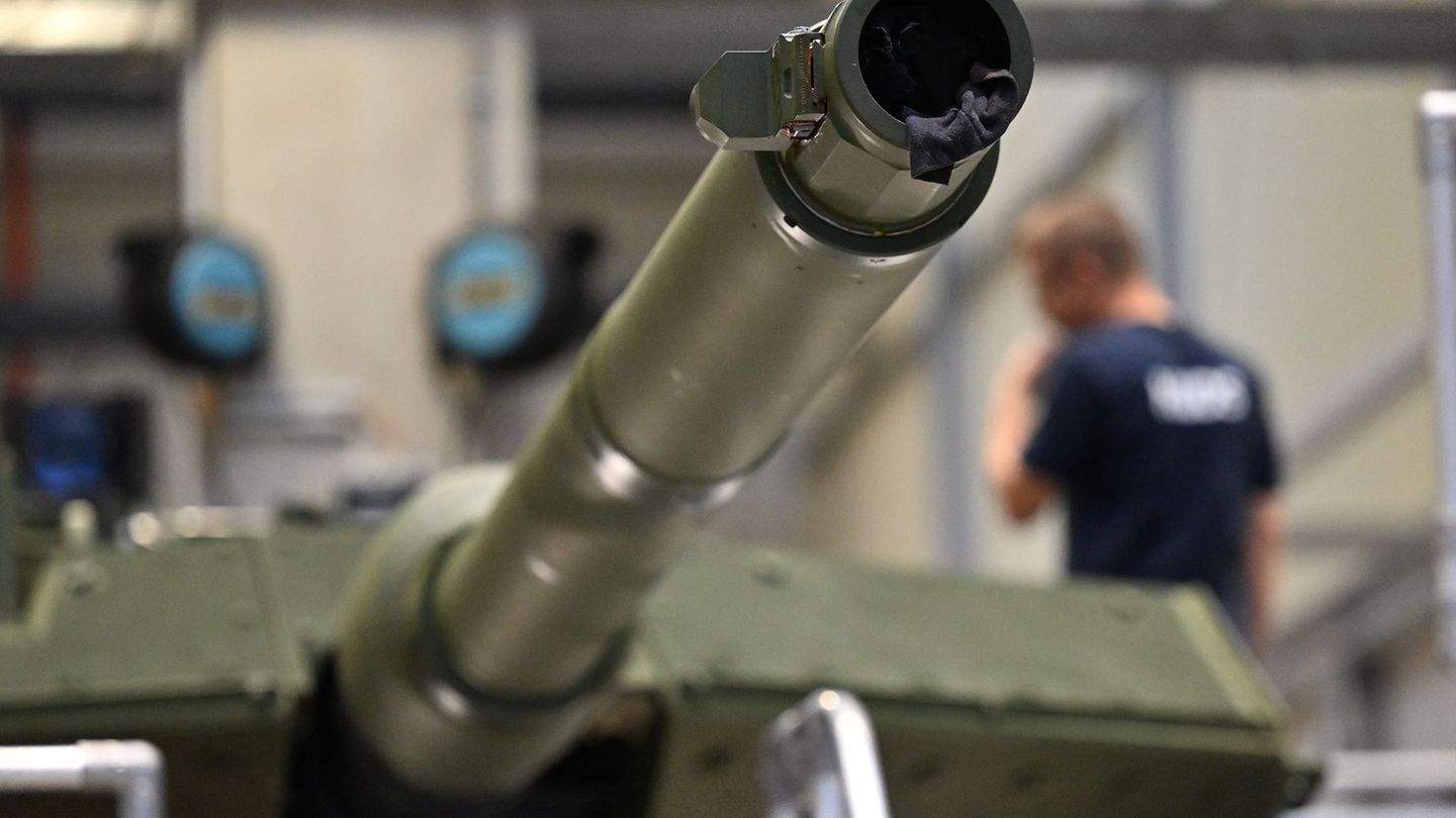 Der Leopard 2 A8 ist nach Militärangaben der erste Neubau eines Kampfpanzers für die Bundeswehr seit 1992. (Archivbild) Foto: Sw