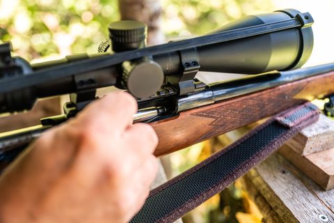 Nach dem Tod eines Beteiligten einer Gemeinschaftsjagd Anfang des Jahres in Mecklenburg-Vorpommern dauern die Ermittlungen an. (