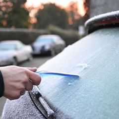 Am Morgen kann es in Baden-Württemberg frostig werden. Foto: Bernd Weißbrod/dpa