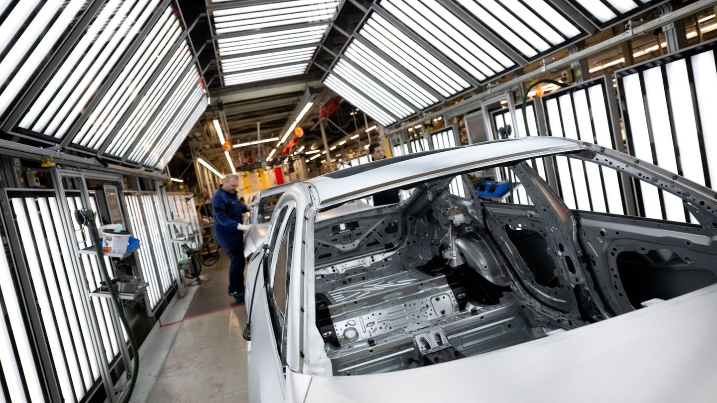 Globalisierung: Unternehmen verlagern Zehntausende Jobs ins Ausland