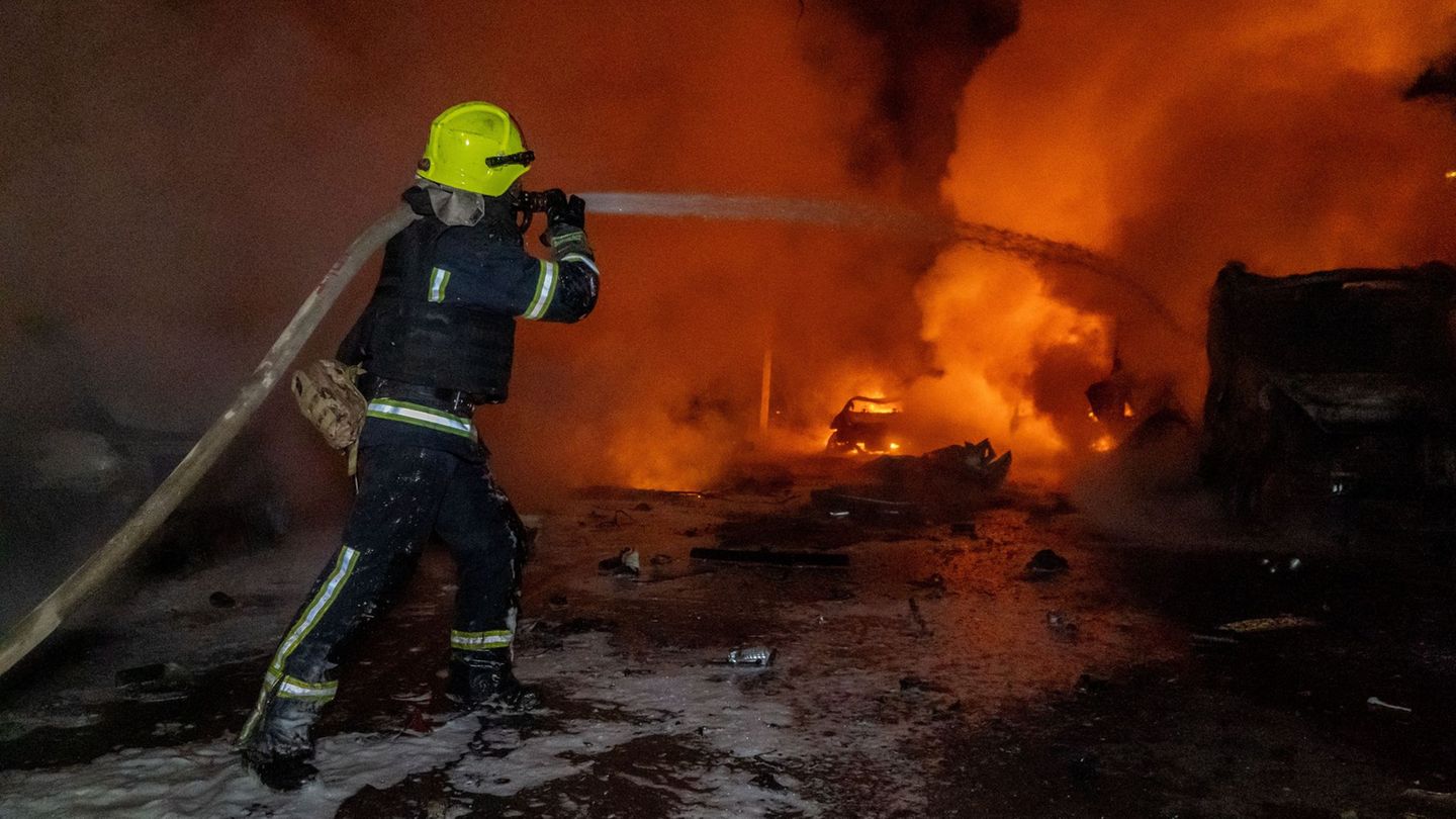 V ruskem napadu na Ternopil umrlo najmanj 25 ljudi.