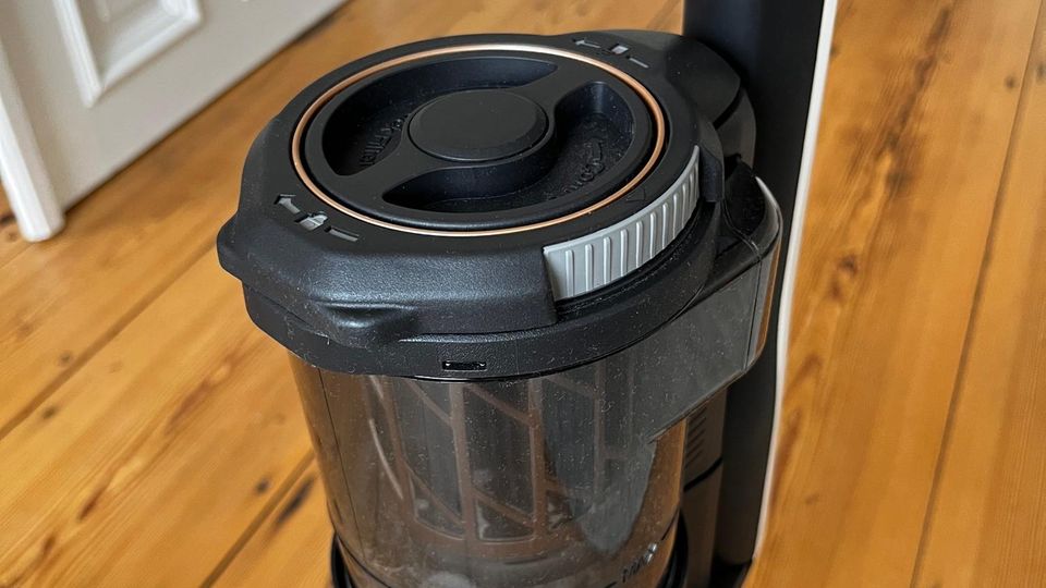 Akku-Staubsauger Test: Miele Triflex HX2 125 Drehbehälter