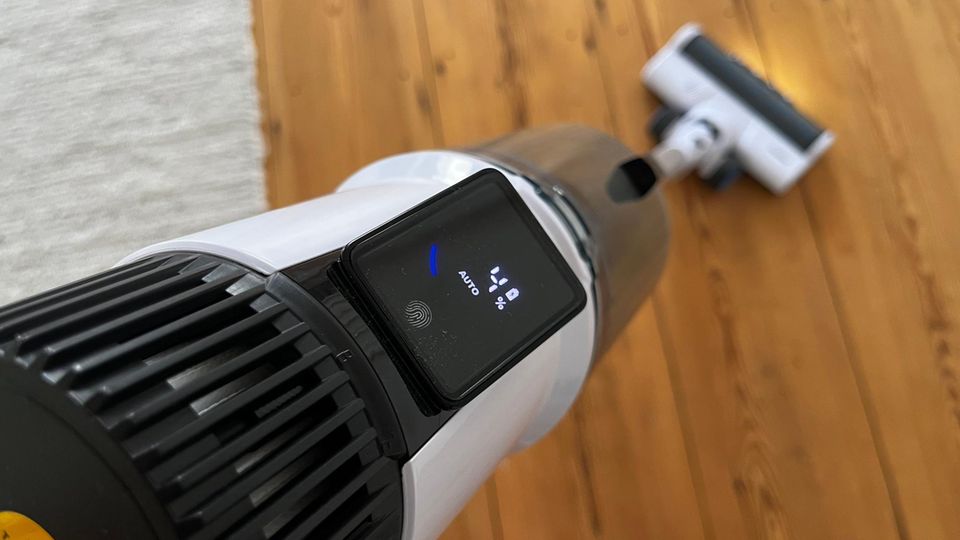 Akku-Staubsauger Test: Medion P400 W+ Display