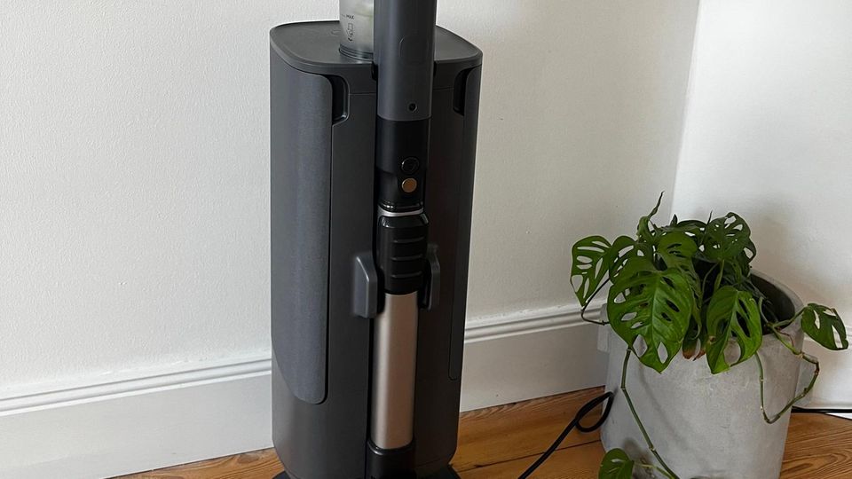 Akku-Staubsauger Test: AEG 8000 Ultimate Basisstation