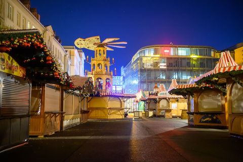 Der Magdeburger Weihnachtsmarkt öffnet nach langer Sicherheitsdebatte am Donnerstag. (Archivbild) Foto: Klaus-Dietmar Gabbert/dp
