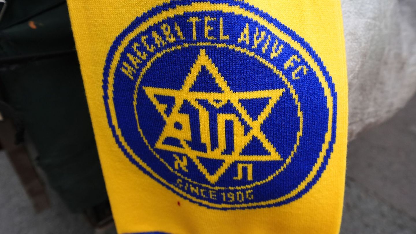 Fans von Maccabi Tel Aviv werden für die Europa-League-Spiele im Dezember in Stuttgart und im Januar in Freiburg erwartet. Foto: